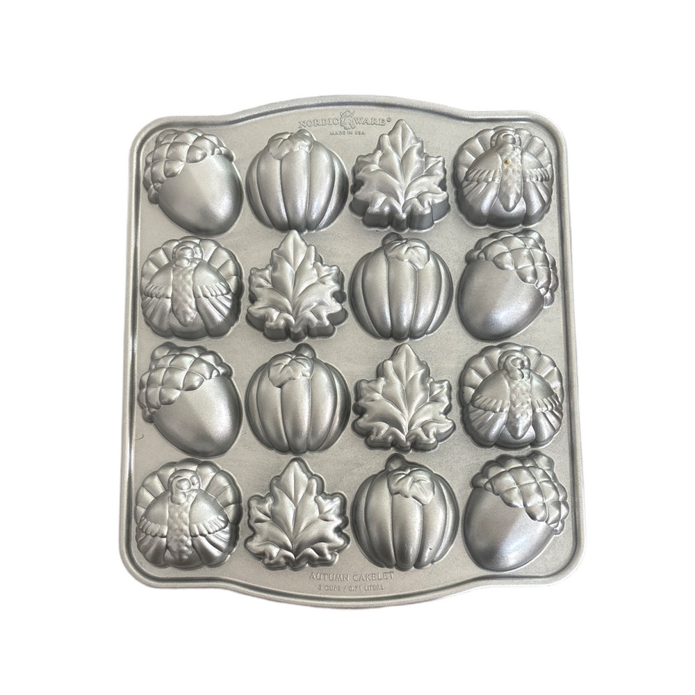Nordic Ware Autumn Caklet Pan